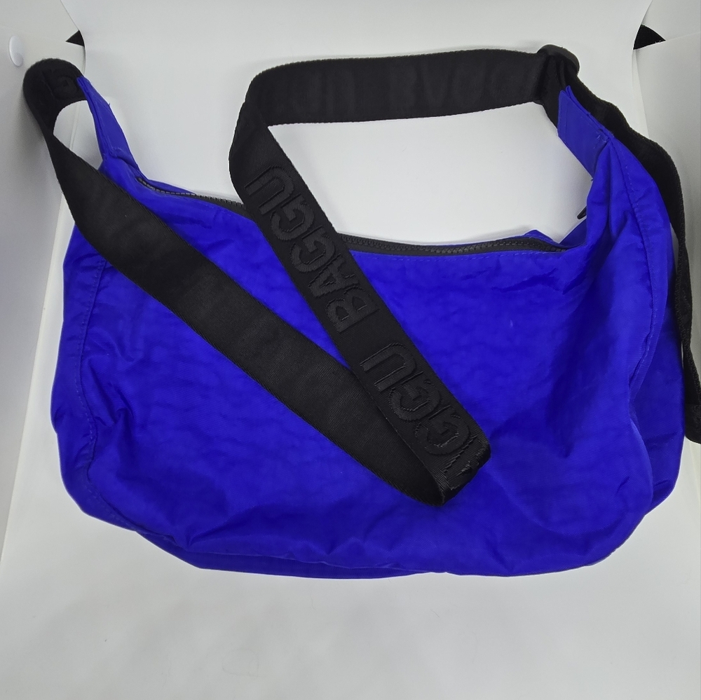 BAGGU Medium Crescent Vibrant Blue  Bag With 47" Strap
